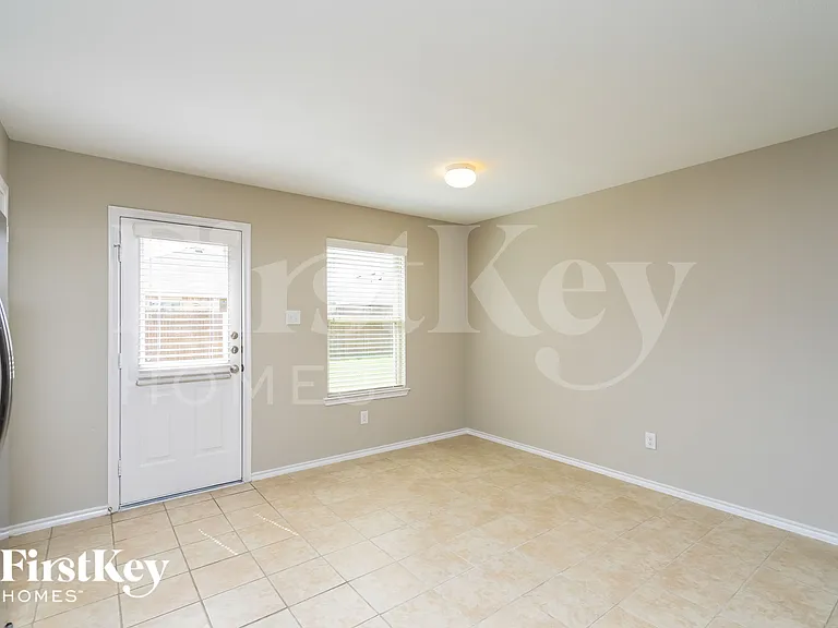 2212 Tombstone Rd — Photo 5