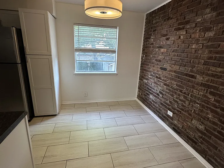 1201 S Rockford Ave #11 — Photo 2