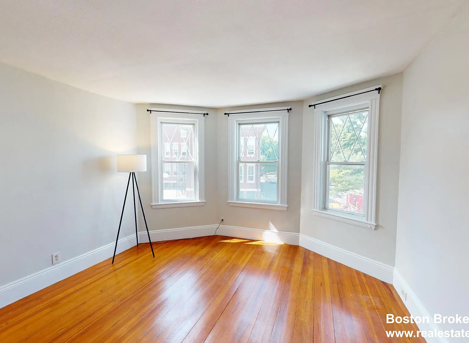 5 bed, 9999 sqft, $950 — Photo 4