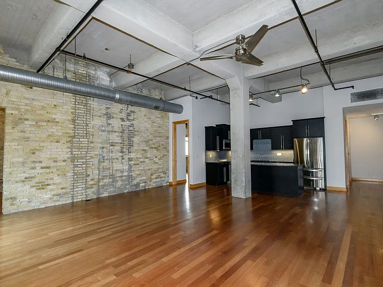 239 E Chicago St #307 — Photo 6