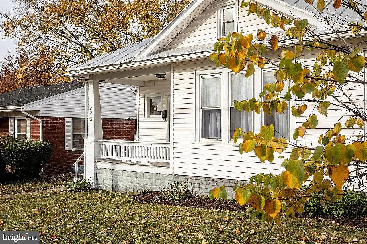 3 bed, 1175 sqft, $1,700 — Photo 2