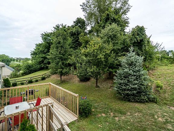 5th image of 6912 Lucia Dr
