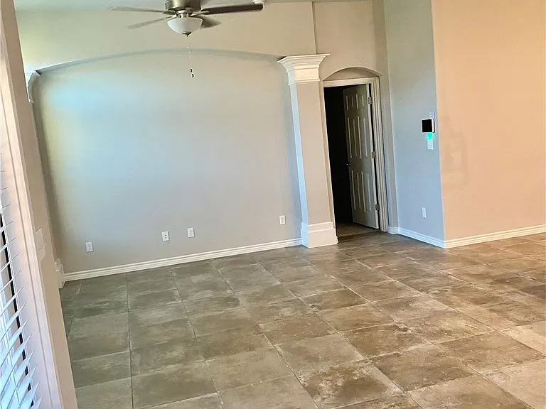 7729 Pruet Dr — Photo 5