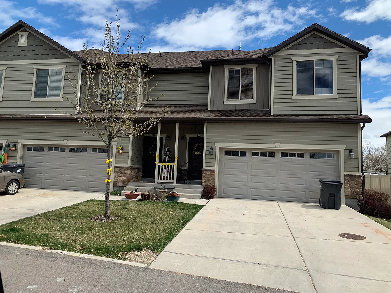 3 bed, 2.5 bath, 2335 sqft, $2,100 — Photo 2
