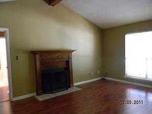 4th image of 4404 Holly Ln