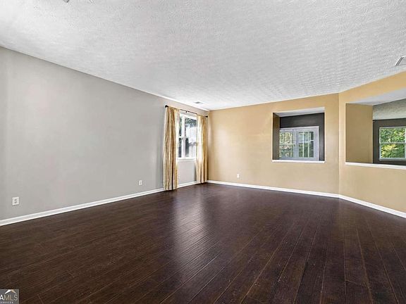 4th image of 2931 Edgewater St SW