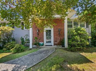 17 Woodchuck Ln, Norwalk, CT 06854