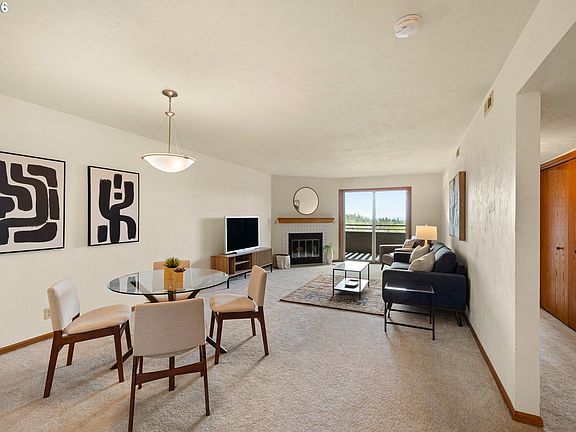 4th image of 79 Rockridge Dr