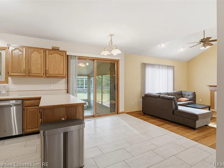 6474 Bedview Dr — Photo 15