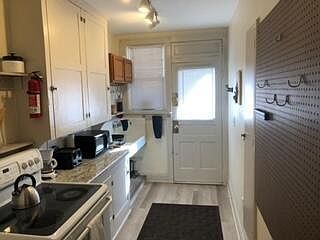 5th image of 423-425 E 14th Ave