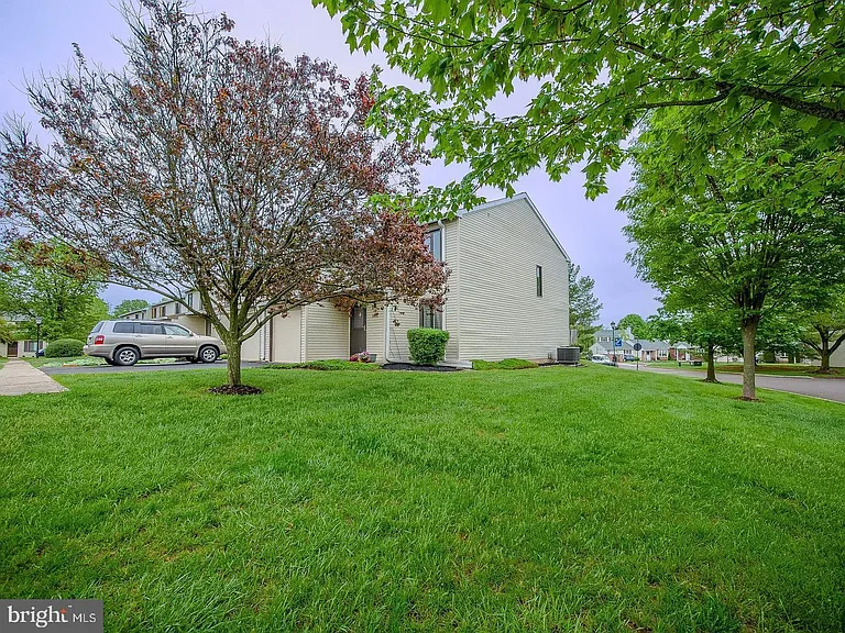 1001 Winfield Ct — Photo 2