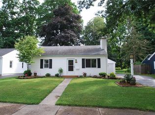 135 Penhurst Rd, Rochester, NY 14610