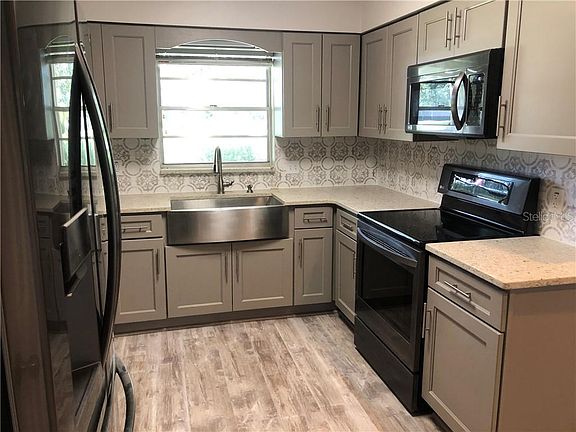 3rd image of 6305 Pine Ln