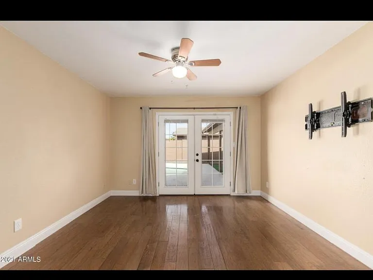 2432 W Dailey St — Photo 13