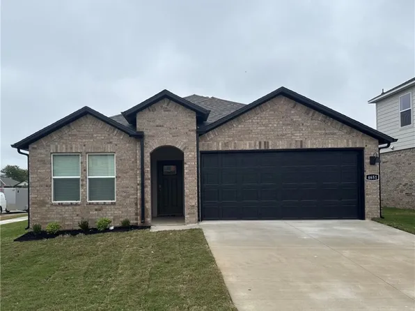 4651 W Aurora St, Fayetteville, AR 72704