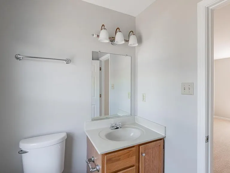 8915 Castle Point Dr — Photo 34