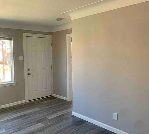 4th image of 6104 Laura Ave