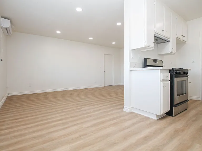 6745 Coldwater Canyon Ave — Photo 10