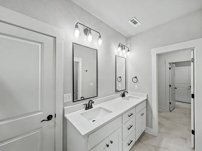 64 Islay Dr — Photo 11