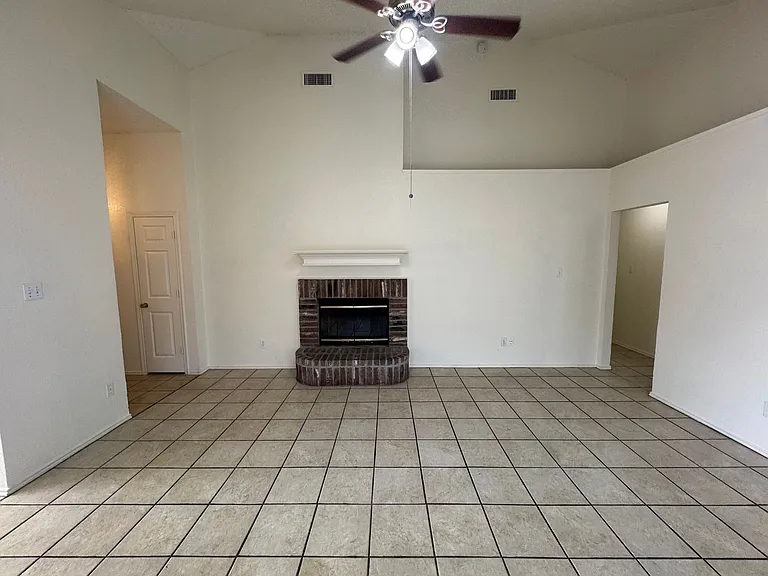 8045 Cannonwood Dr — Photo 5