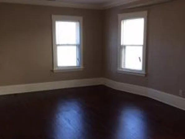 305 S 1st St, Jackson, MI 49201