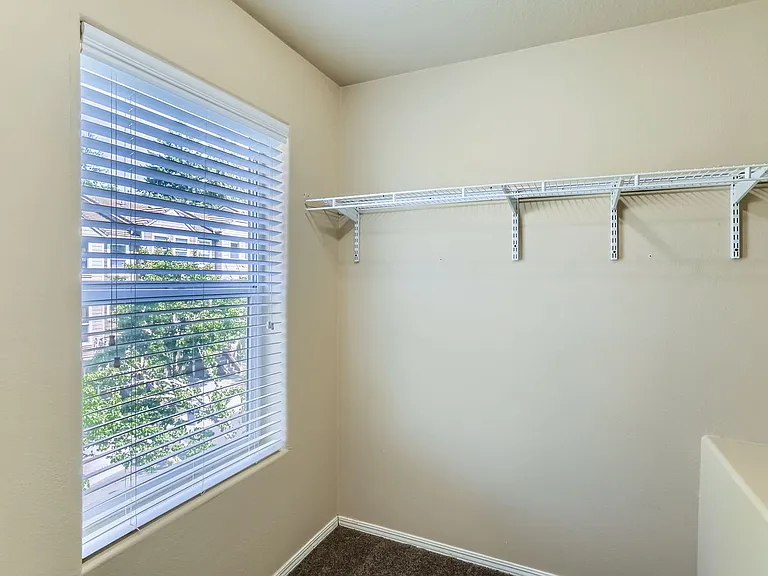 10175 NW Wilshire Ln — Photo 17