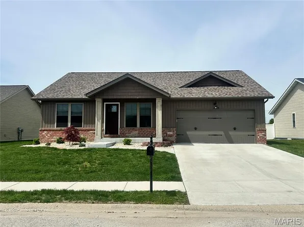 3637 Justine Dr, Pontoon Beach, IL 62040