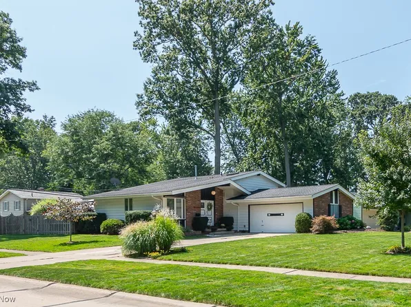 26727 Locust Dr, Olmsted Falls, OH 44138