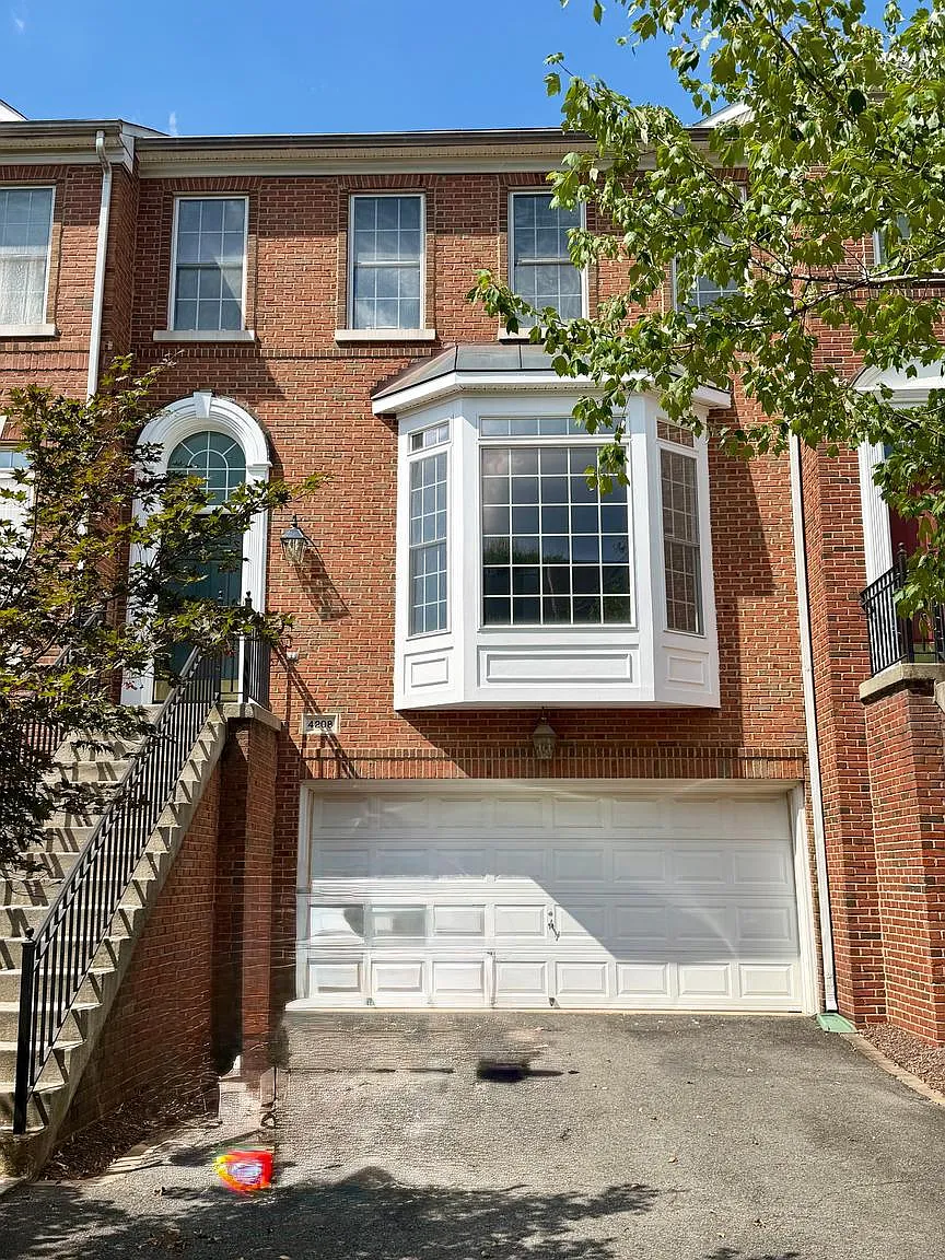 4 bed, 3.5 bath, 1910 sqft, $3,800 — Photo 2