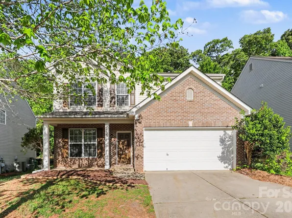 9823 Jeanette Cir, Charlotte, NC 28213
