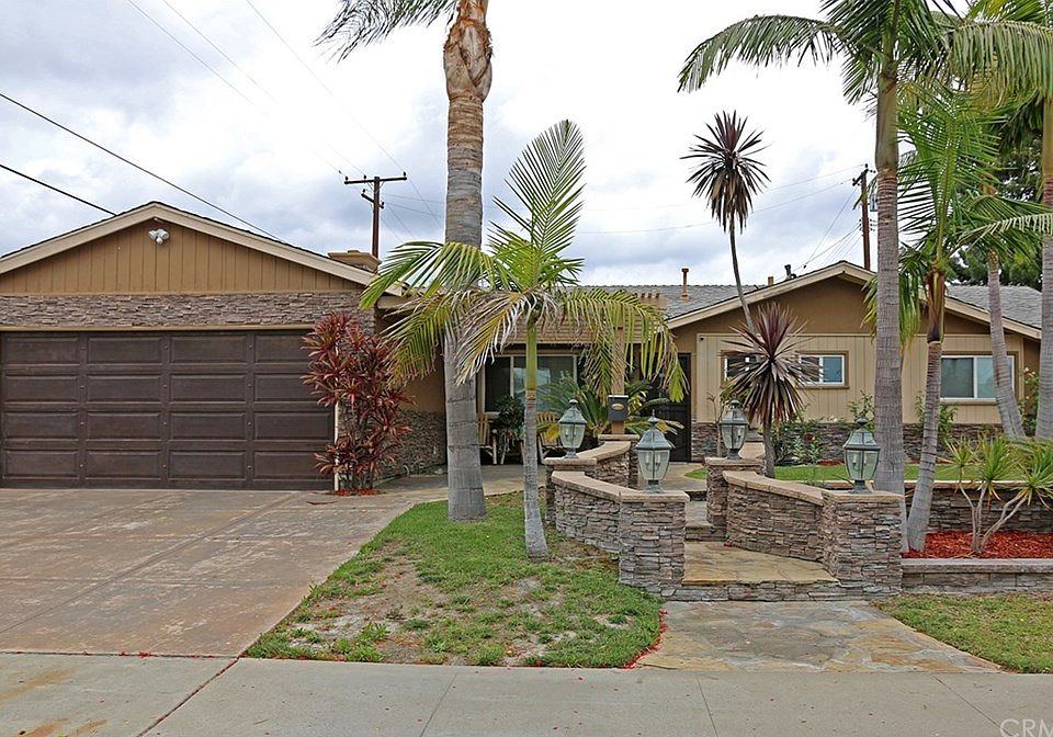 1st image of 1102 S Groveland Pl