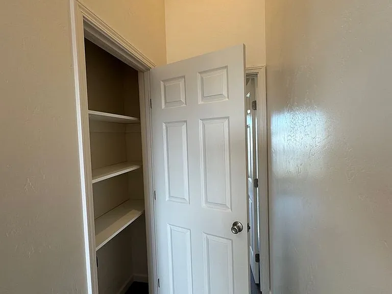 967 W Harris St — Photo 15