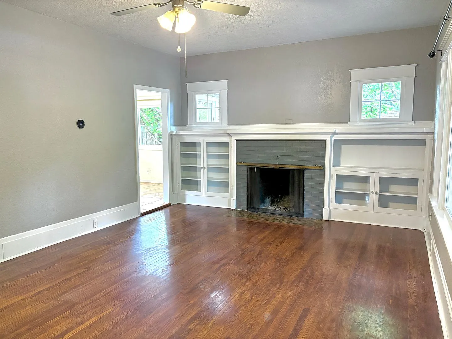 Spacious Pleasant Valley Home with Fenced Back Yard, Detached Garage, Large Basement, W/S/G inclu... — Photo 3