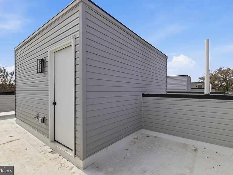 1025 W Orleans St — Photo 23
