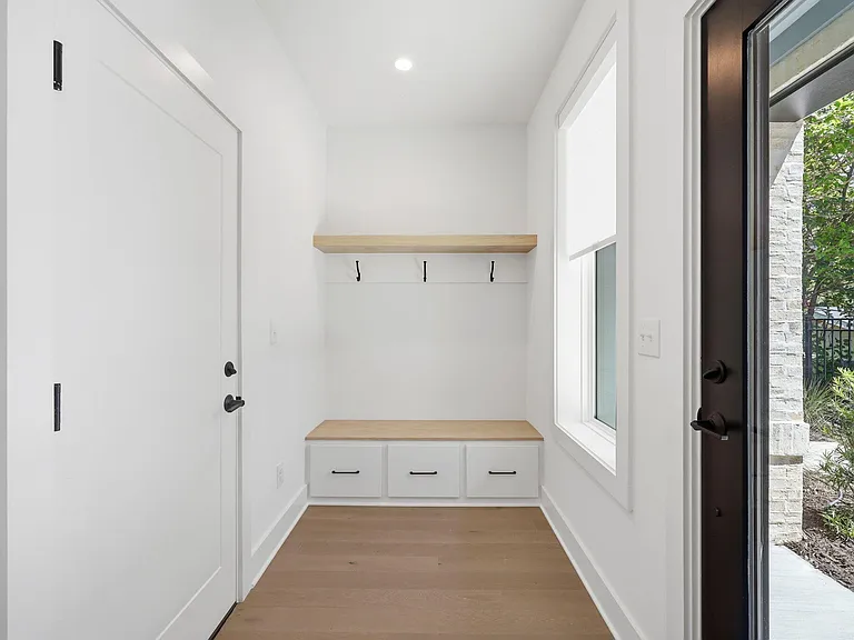 403 Chatham View Rd — Photo 36