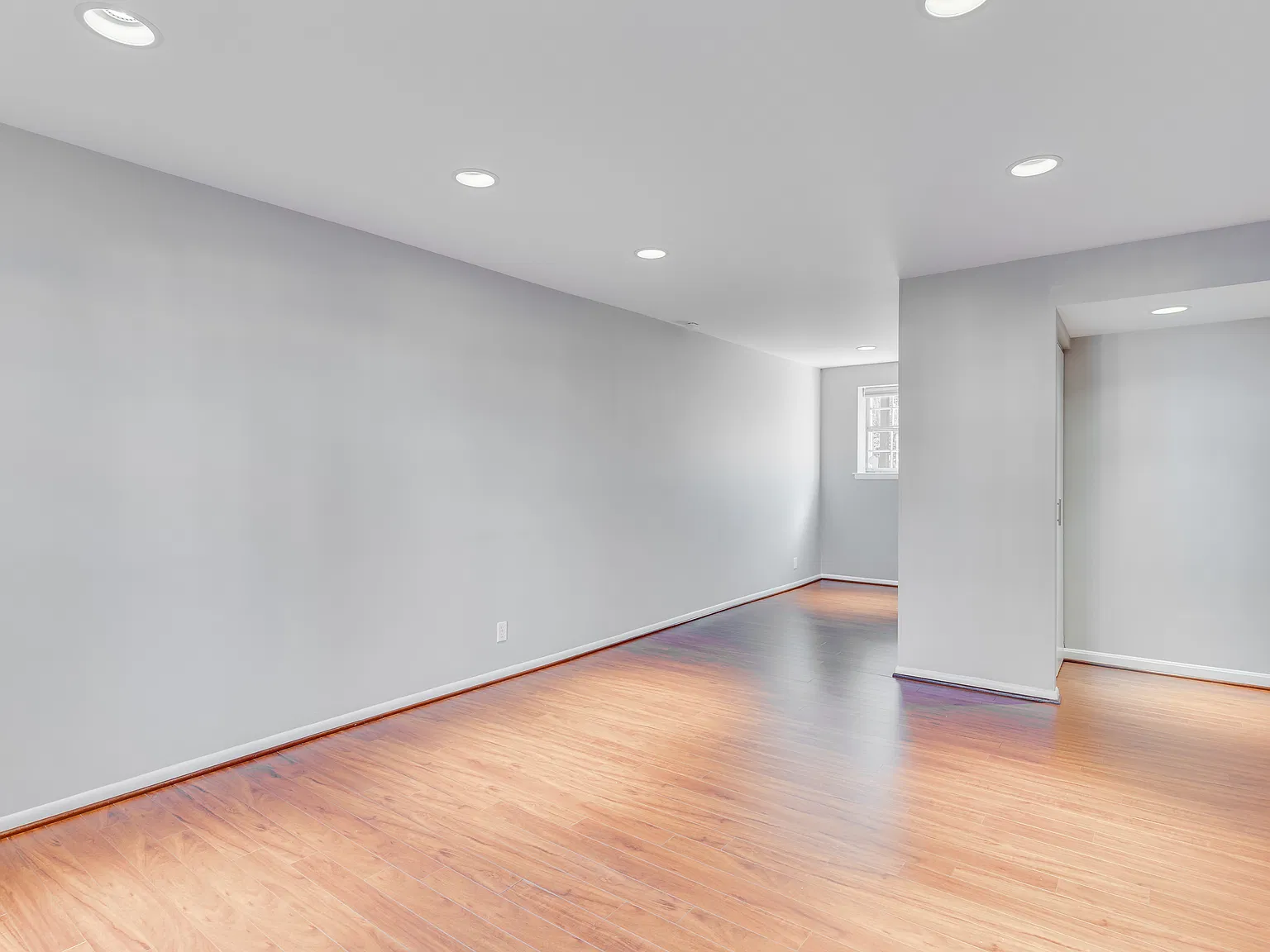 2 bed, 810 sqft, $2,350 — Photo 2