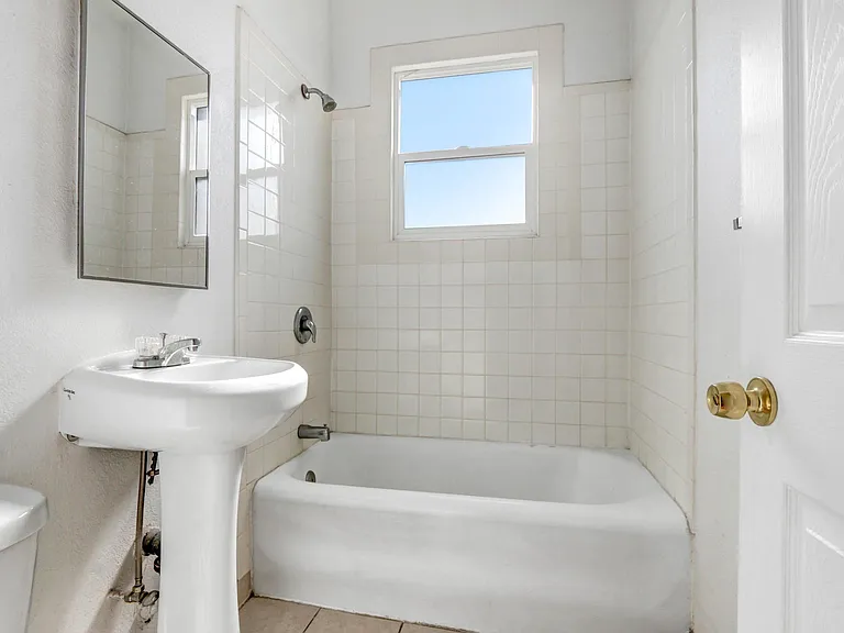 Unit 309 Bathroom