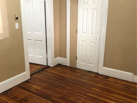 3rd image of 36 Lake St