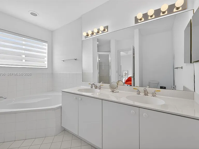 11248 NW 56th St — Photo 35