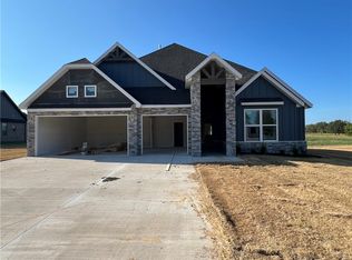 207 Jenna Ln, Gravette, AR 72736