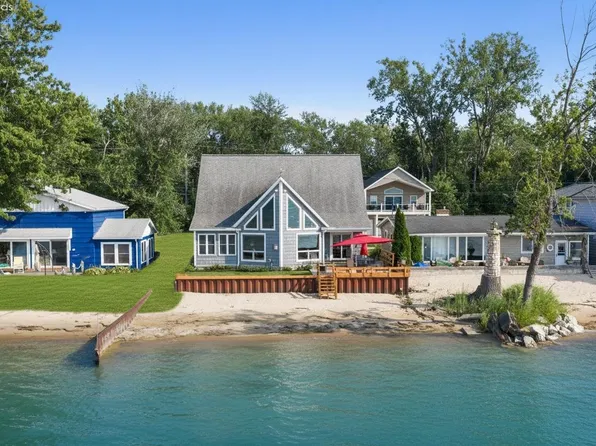 3281 E Linda Ln, Port Clinton, OH 43452