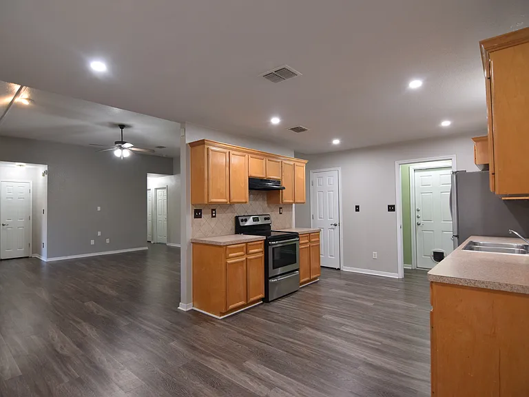 4202 Capri Dr — Photo 4