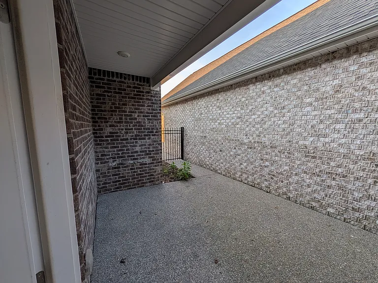 250 Cloverbrook Way — Photo 8