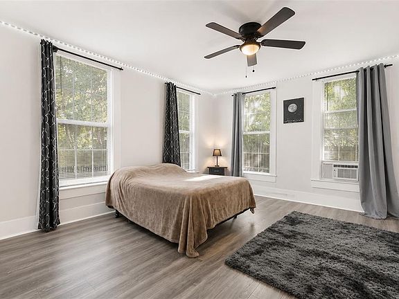5th image of 829 NE 3RD STREET