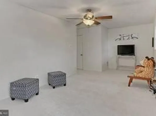 21100 Dulles Town Cir, Sterling, VA 20166