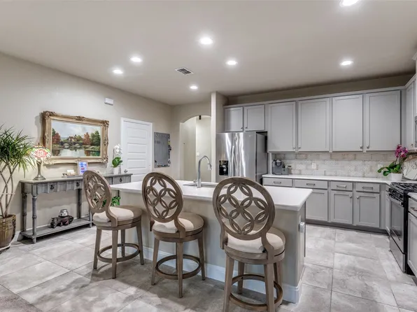 2800 Lakeside Dr, Aubrey, TX 76227