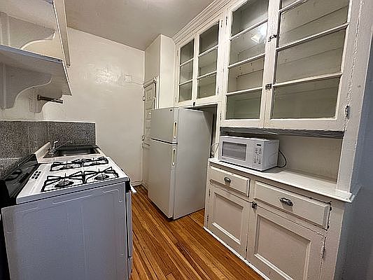 5th image of 414 W 121st St APT 6