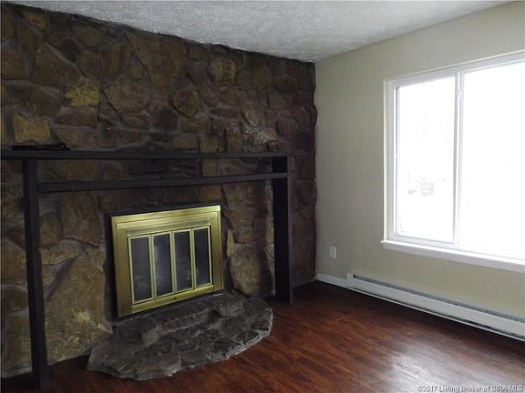 4th image of 851 Commanche Dr NE
