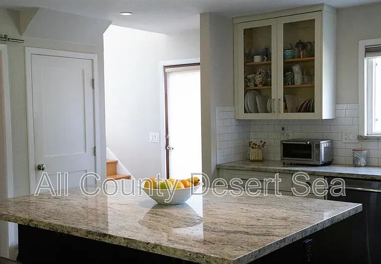 8121 Foxhall Dr — Photo 6