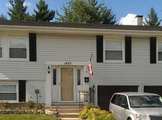 1450 Edgefield Ln, Hoffman Estates, IL 60169